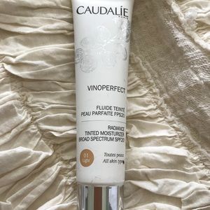 Claudalie Vinoperfect tinted moisturizer